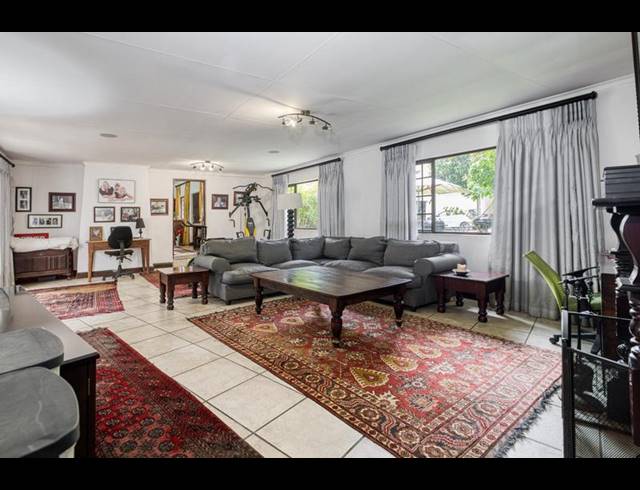 7 BEDROOM HOUSE FOR SALE IN BRYANSTON